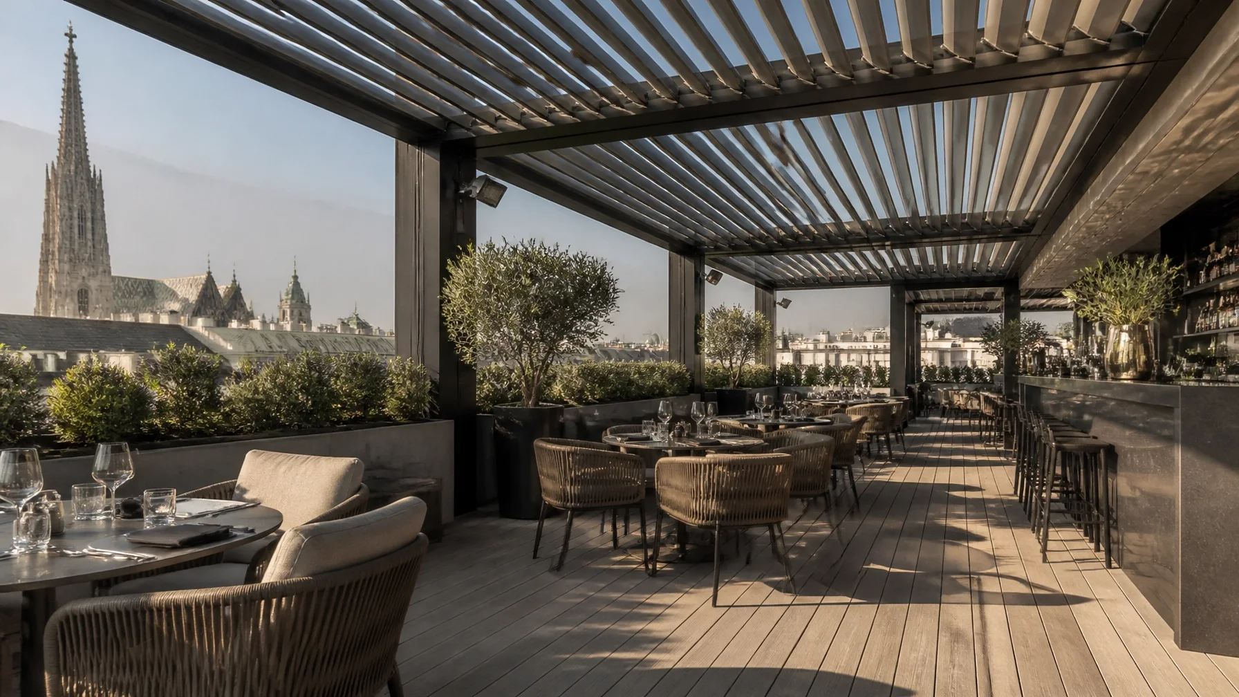 Großflächige Terrassenüberdachung für die Gastronomie in Wien