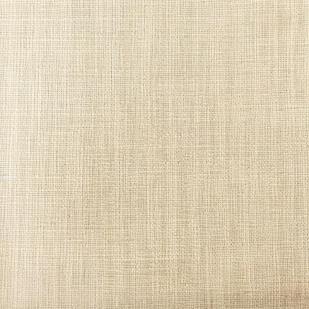 Ein moderner Showroom für Sonnenschutztechnik, verschiedene Lamellendächer und Pergolen ausgestellt, professionelle und helle Atmosphäre, minimalistisch