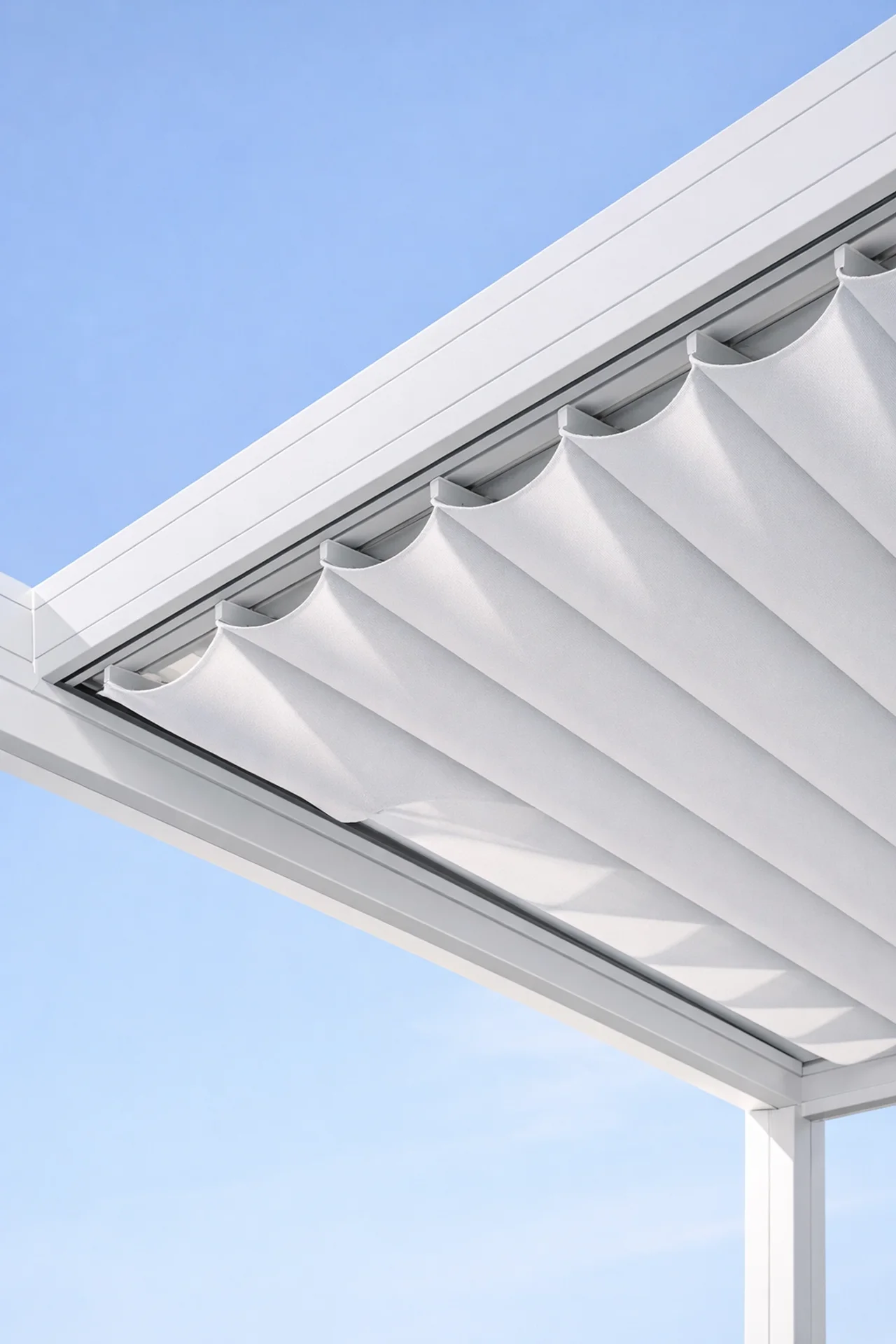 Flexibles Faltdach für die Terrasse – eine moderne Pergola nach Maß für jedes Wetter.