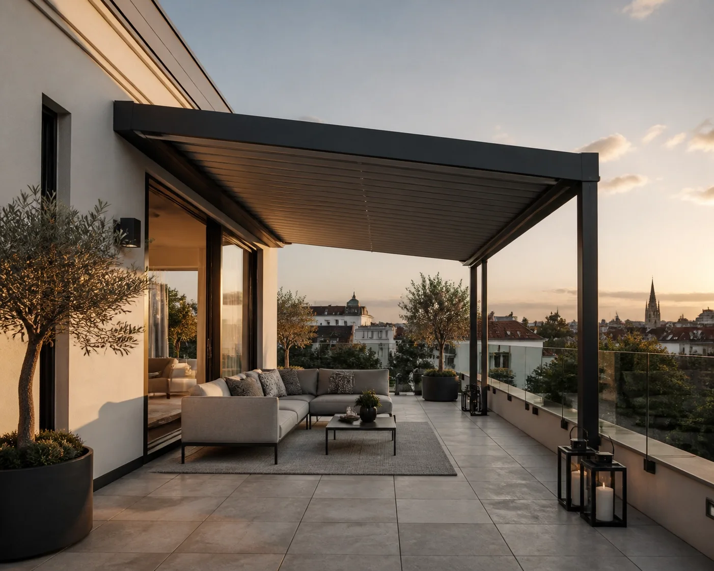 Moderne Terrassenüberdachung Wien aus Aluminium an einer luxuriösen Villa bei Abendlicht.