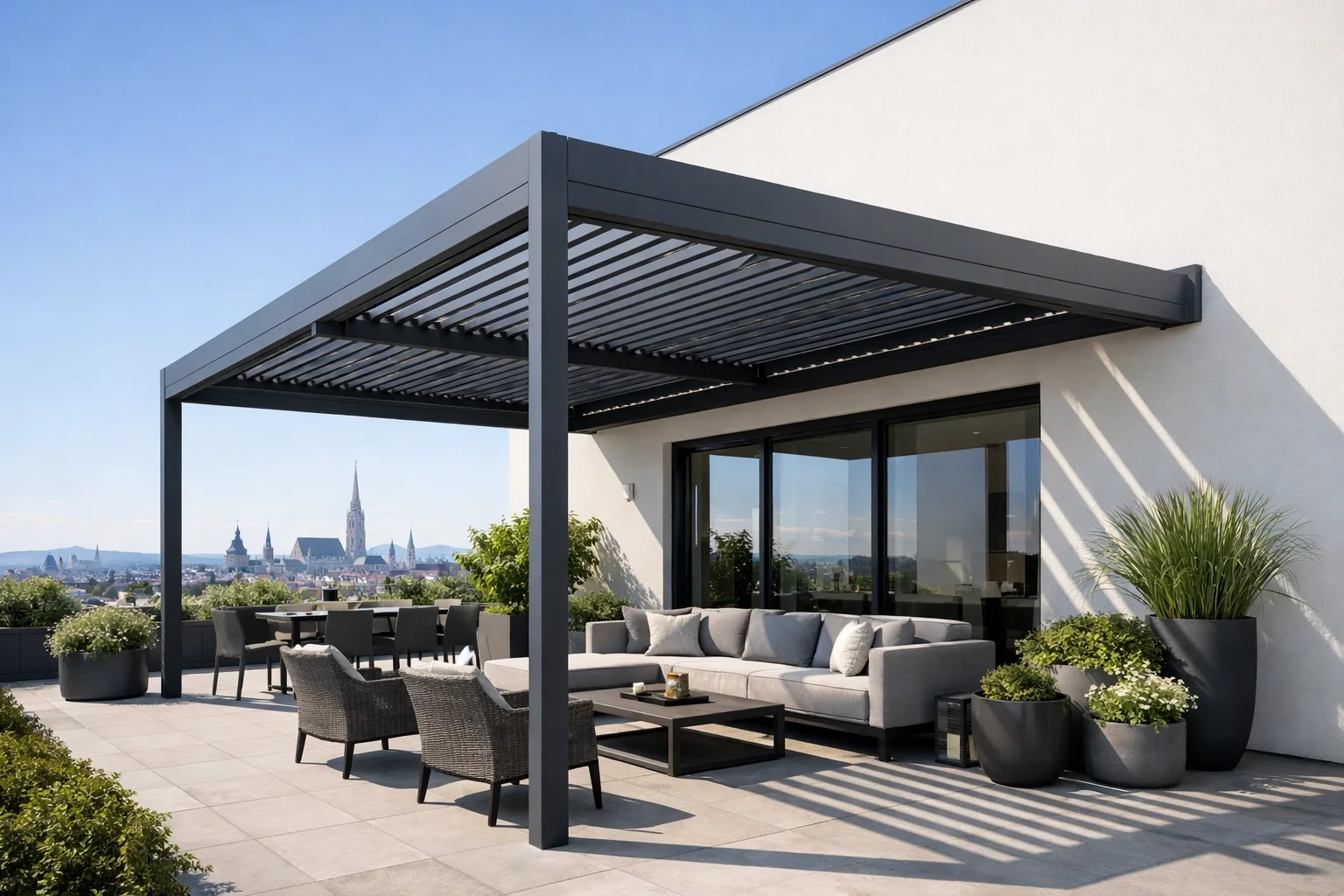 Moderne Pergola in Wien als hochwertige Terrassenüberdachung an einem Wohnhaus.