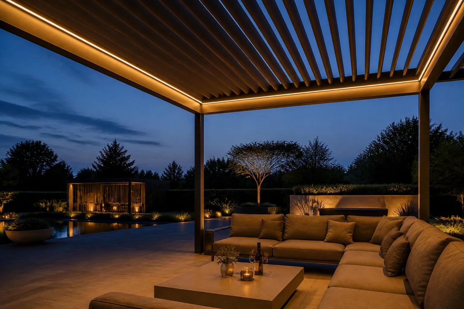 Lamellendach Wien mit LED-Beleuchtung für exklusives Design und gemütliche Abendstunden.