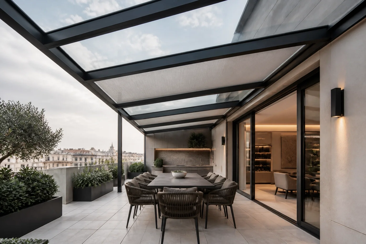 Elegante Terrassenüberdachung in Wien mit Glasdach und Textilbeschattung für hochwertige Outdoor-Lösungen.