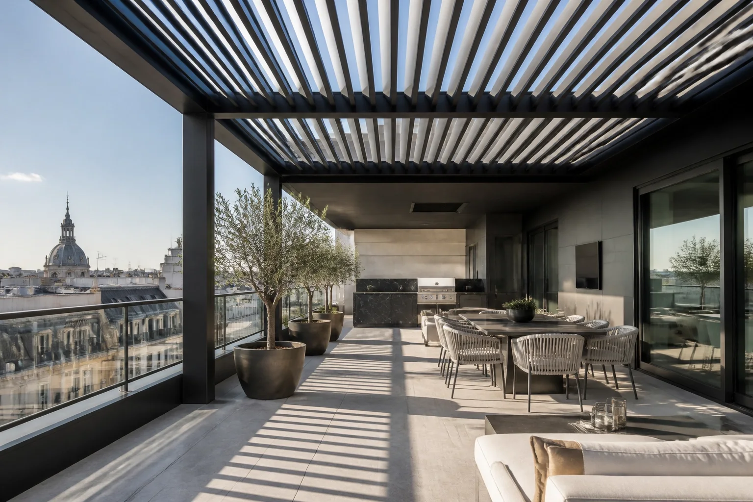 Modernes Lamellendach in Wien mit verstellbaren Lamellen zur optimalen Lichtsteuerung auf der Terrasse.